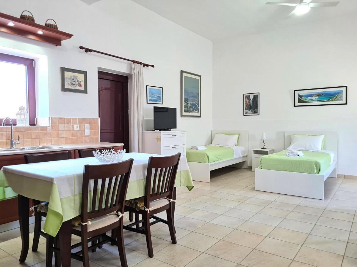 Enastron Vacation House 基萨莫斯 外观 照片